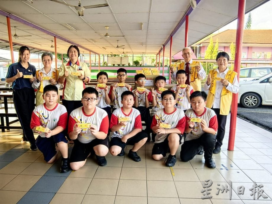 NS2 马口:马口佛光分会向各华校、媒体及公众派发逾5500盒佛诞饼