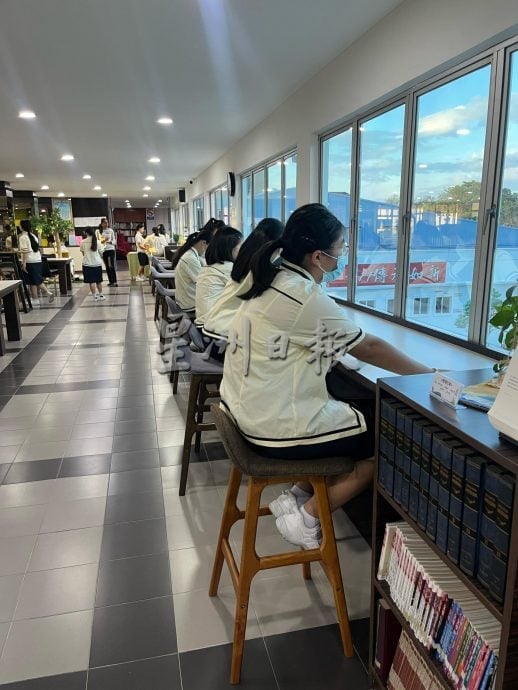 供星洲网:书香不再?校园、民办图书馆需“动起来”重燃阅读风气