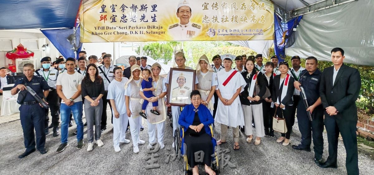 保安公司创办人邱宜忠举殡，保安人员持枪护送老板走完人生最后一程