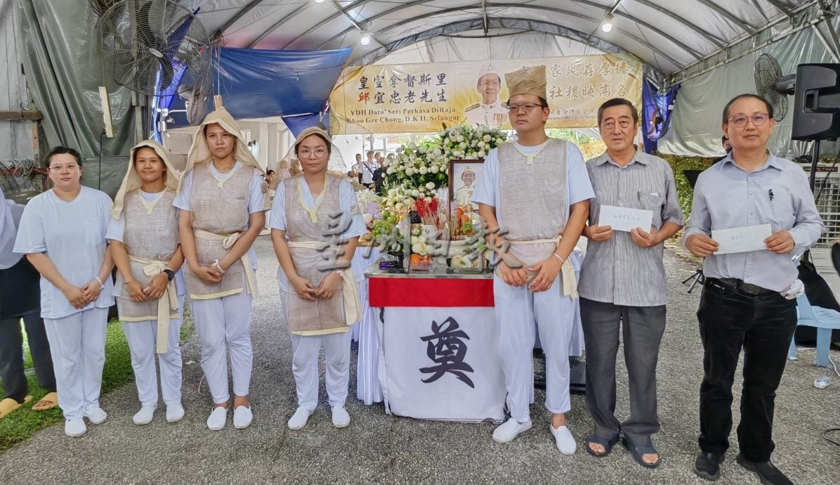 保安公司创办人邱宜忠举殡，保安人员持枪护送老板走完人生最后一程