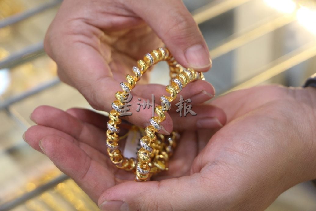 东2:金价较去年上涨25%,套现或以旧换新顾客暴增