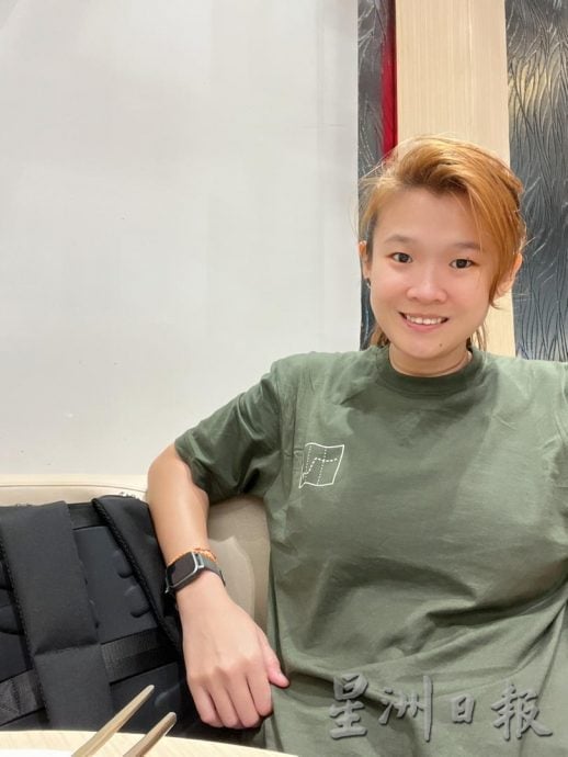 羽毛球屡涨价 加重羽球运动成本
