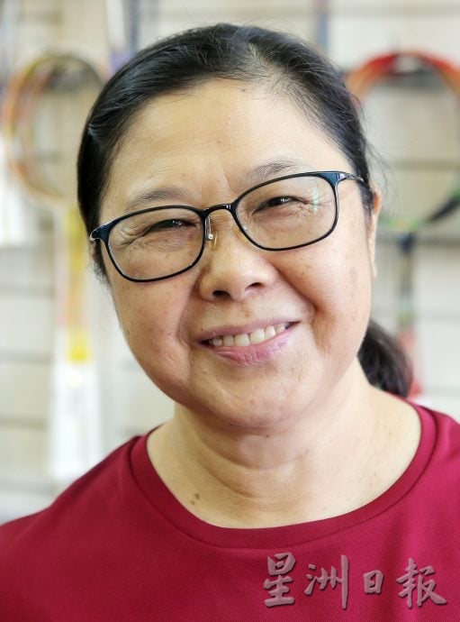 羽毛球屡涨价 加重羽球运动成本