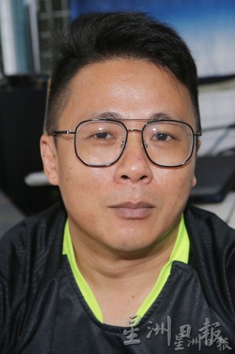 羽毛球屡涨价 加重羽球运动成本