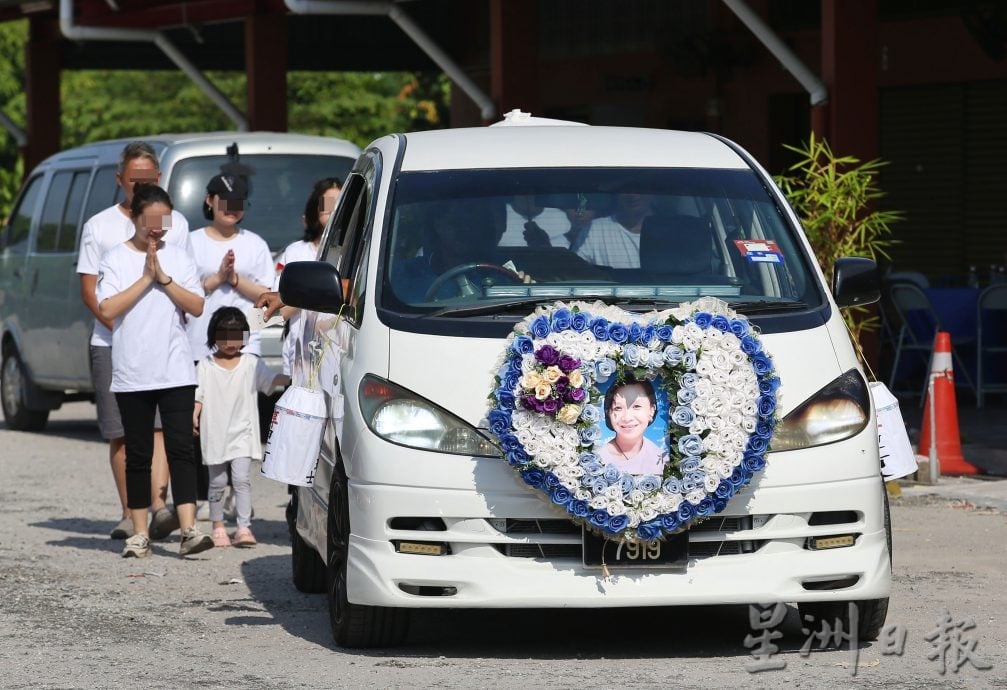在沙亚南大道坠亡 叶碧珊举殡亲友送别