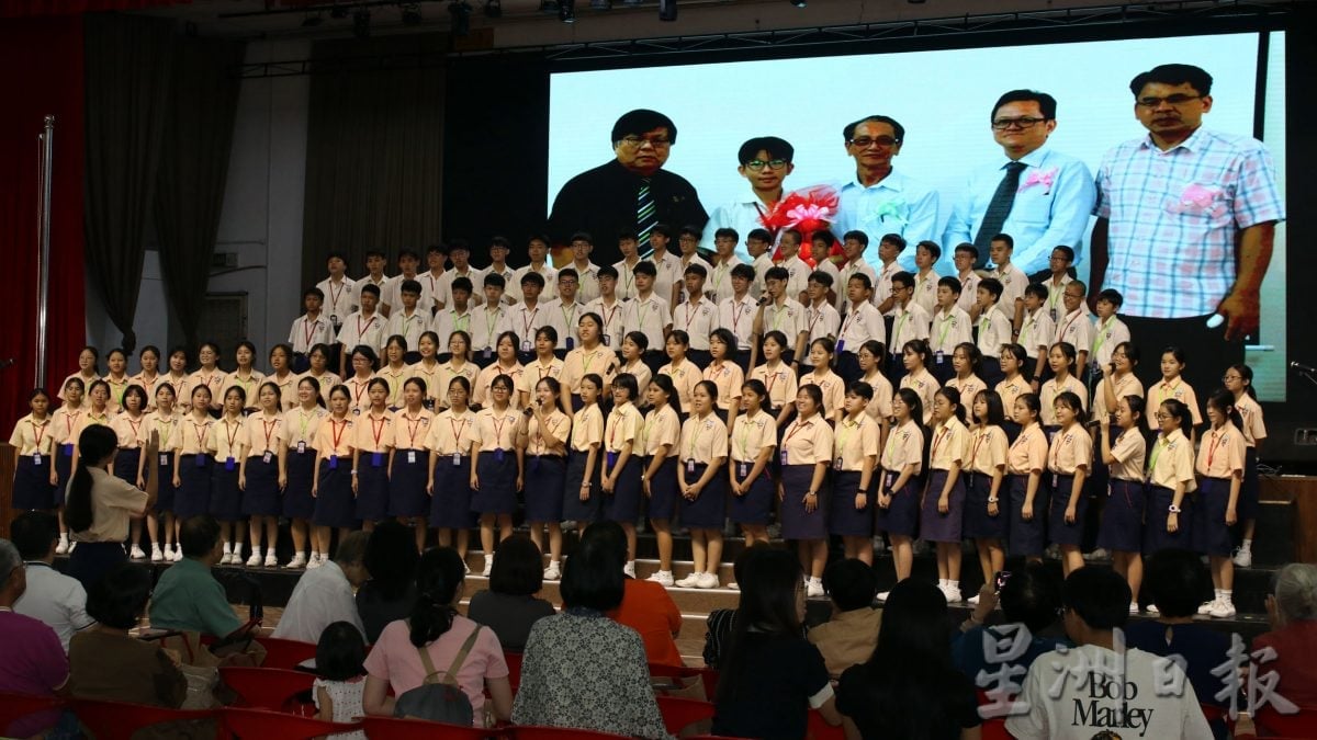 芙中成人成才助学计划 20年资助逾1600人 累计助学金额突破500万