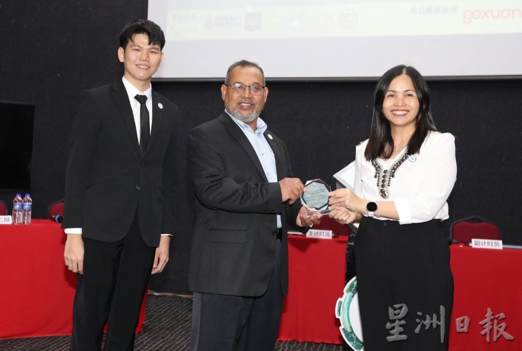 已签发柔：版二头：第5届艺华辩 狮城国大与武汉大学争夺冠军宝座