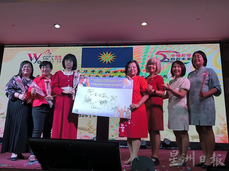 **已签发**柔:头条之一或显刊:黄友凤:马华党内争取30%女候选人 是目标非固打