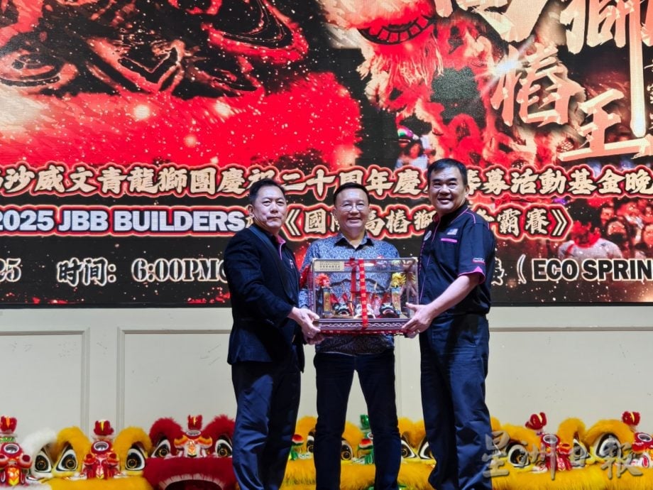 **已签发**柔:头条之一:力压9队伍 沙威文青夺高桩狮国际争霸赛冠军