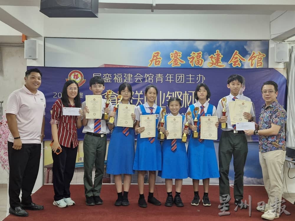 **已签发**柔：头条之一或显刊：銮校际华语辩论赛  高级中学首次参赛夺冠