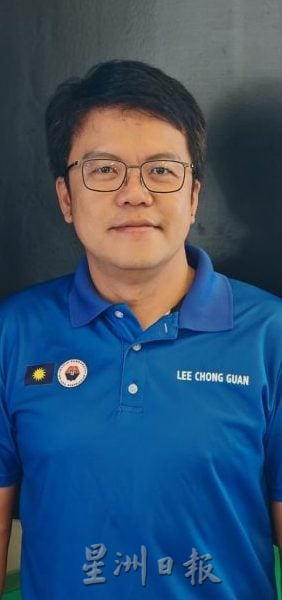 (古城第三版主文)爱极乐路Peringgit Point桥下路段一分为二,交通灯混淆直行司机以为红灯突然停在路中央