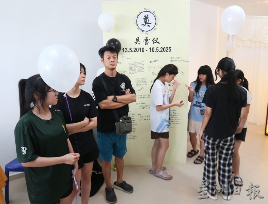 女生坠河亡|吴雪仪举殡火化  同学放气球献最后祝福