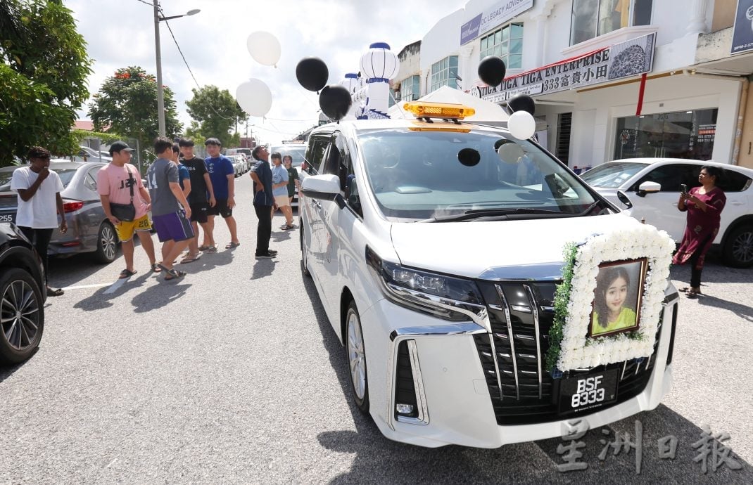 女生坠河亡|吴雪仪举殡火化  同学放气球献最后祝福