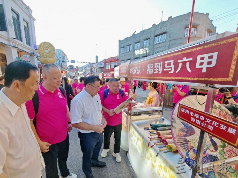 （古城第六版主文）颜天禄：见证了“侨家乐 • 福到马六甲”非遗文化，马中友谊迈上新台阶