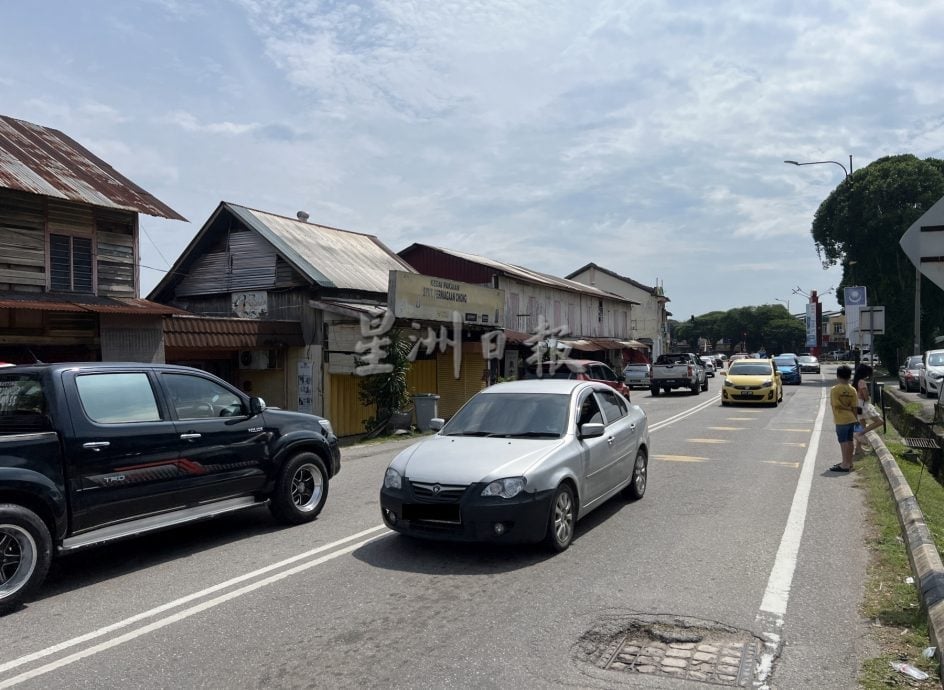 （古城第三版主文）榴梿洞葛十字路口·禁右转措施13日试跑