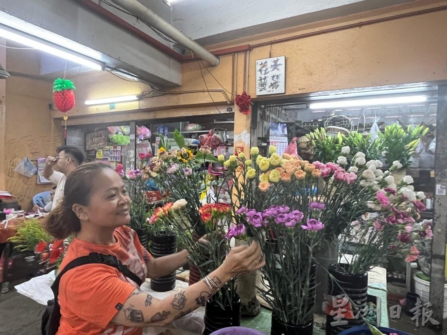 母亲节卫塞节齐齐来 鲜花需求高市场热