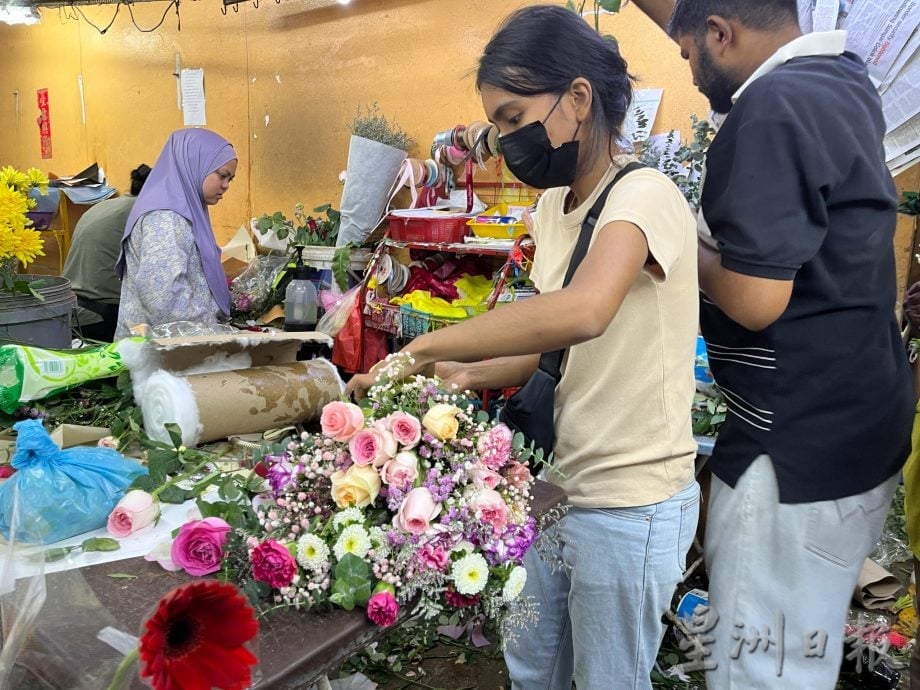 母亲节卫塞节齐齐来 鲜花需求高市场热