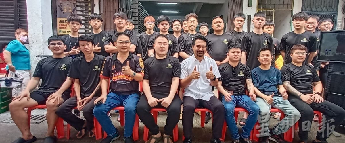 请签发-大都会/慈善派发物资惠及150乐龄/4图