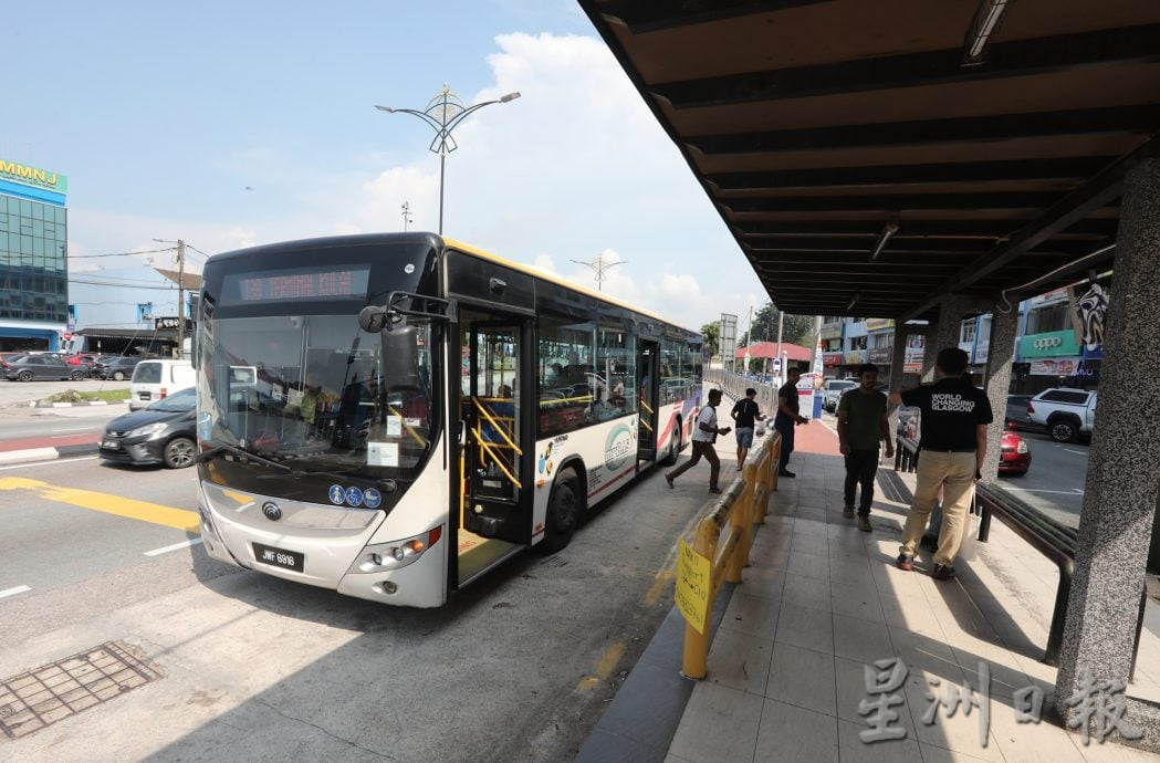 古来、新山巴士站推电子屏幕显示到站时间，乘客有望告别漫长等待