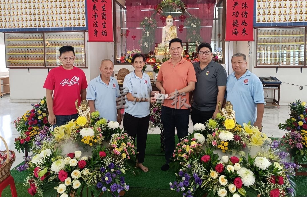 张聒翔走访仁保3个佛教团体，拨款6千支持卫塞节庆典