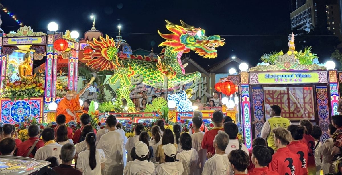 （古城第五版主文）卫塞节大游行花车璀璨·传播祥和慈悲种子