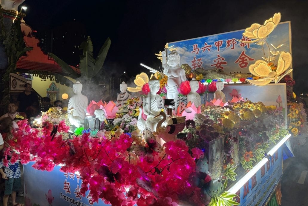 （古城第五版主文）卫塞节大游行花车璀璨·传播祥和慈悲种子