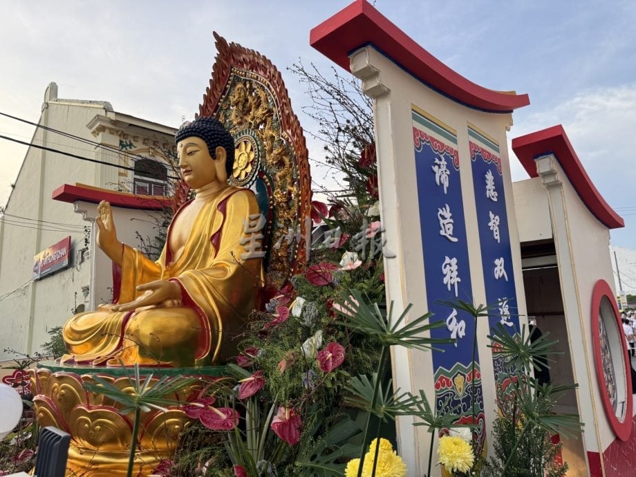 （古城第五版主文）卫塞节大游行花车璀璨·传播祥和慈悲种子