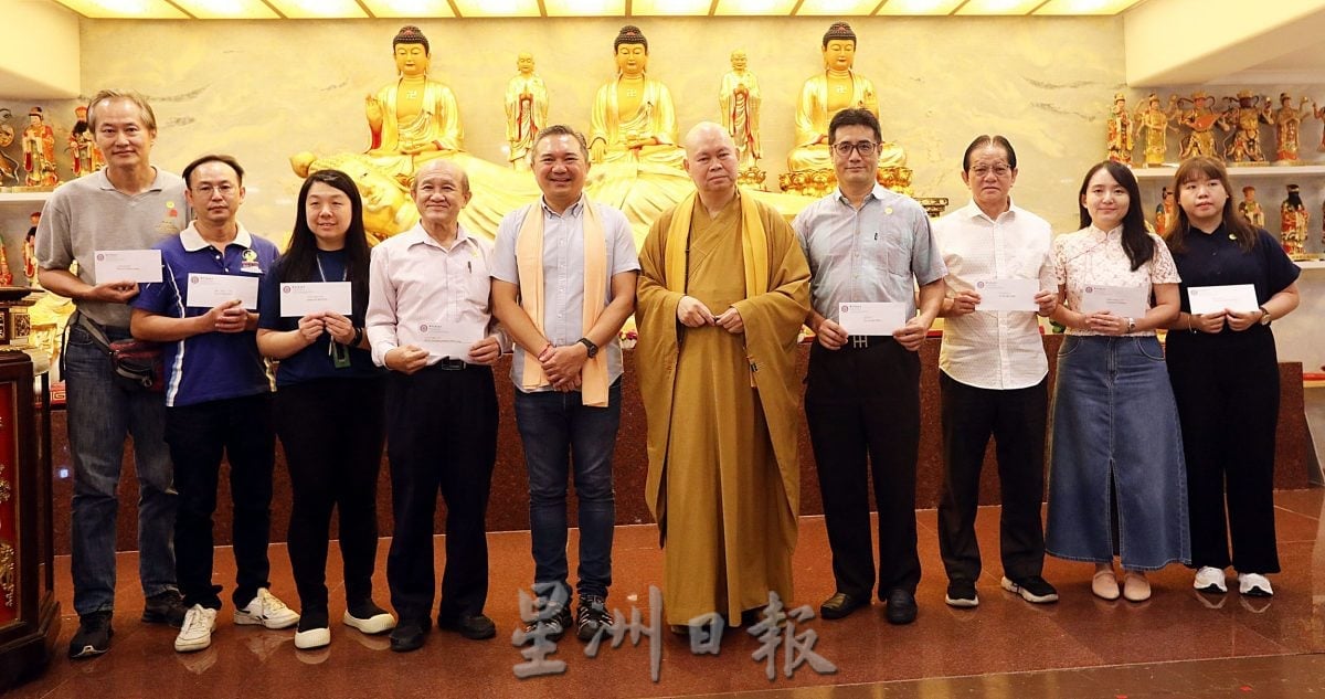 早报版头-大都会/黄思汉出席:八打灵观音亭福利基金卫塞节庆典/3图