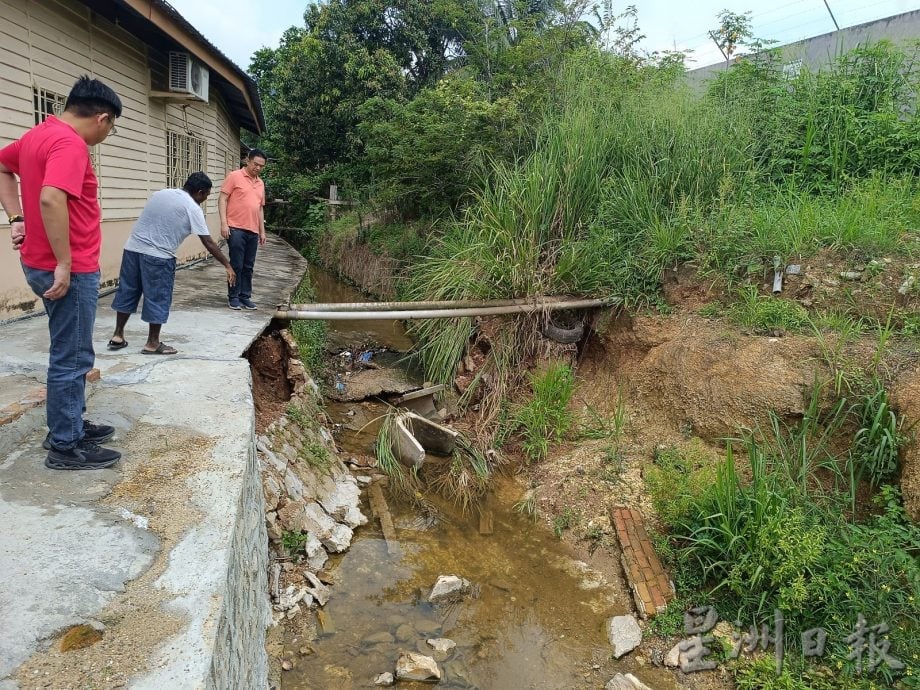马口第一期平民屋 大雨加剧河堤坍塌