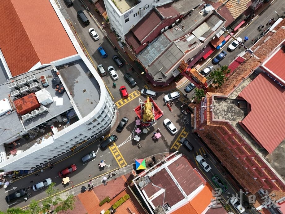 3天连假多游客,最后一天游客提早回去只有鸡场街车多人多