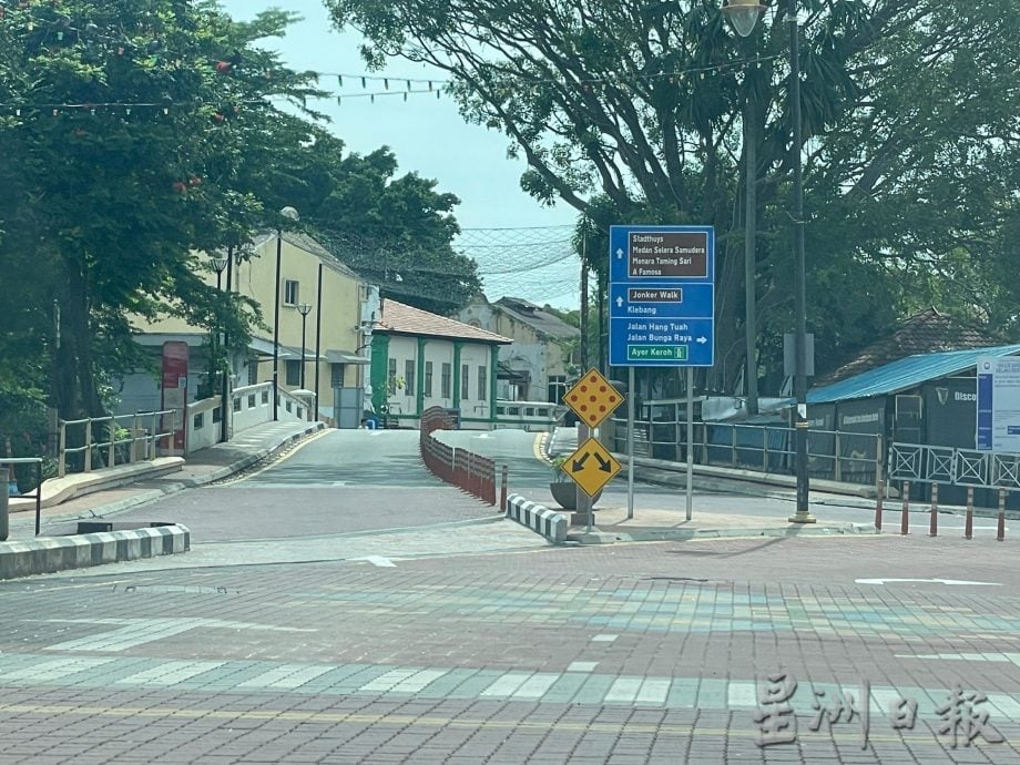 3天连假多游客,最后一天游客提早回去只有鸡场街车多人多