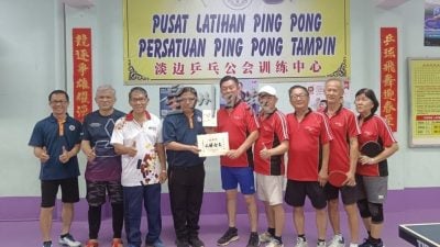淡边乒乓公会办友谊赛   与柔2队切磋球艺