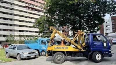 王宇航：PDC五条路展开行动   废弃轿车不移走 拖！