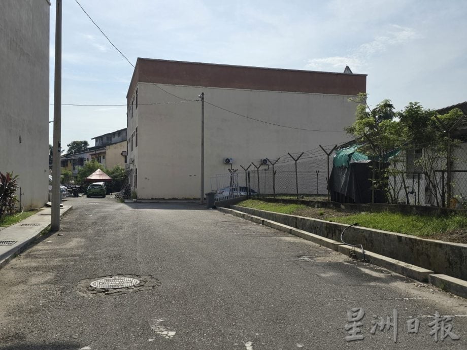 （古城封面主文／签发）榴梿洞葛市镇十字路口试验性禁止右转 首日顺利 交通有改善