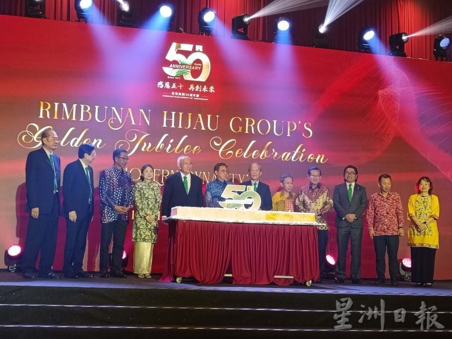 总理亲颁长期服务奖  表彰张晓卿 泰卿兄弟