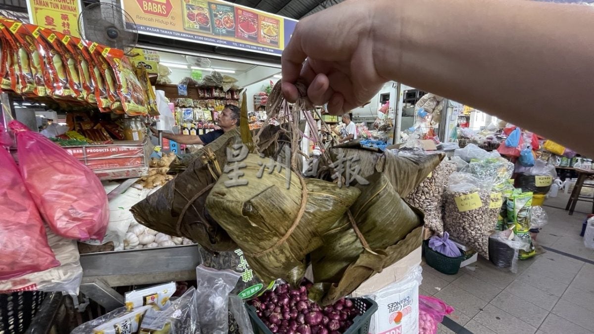 **已签发**柔:封面:特稿〡裹粽原材料价格波动不大,唯猪肉涨幅最多