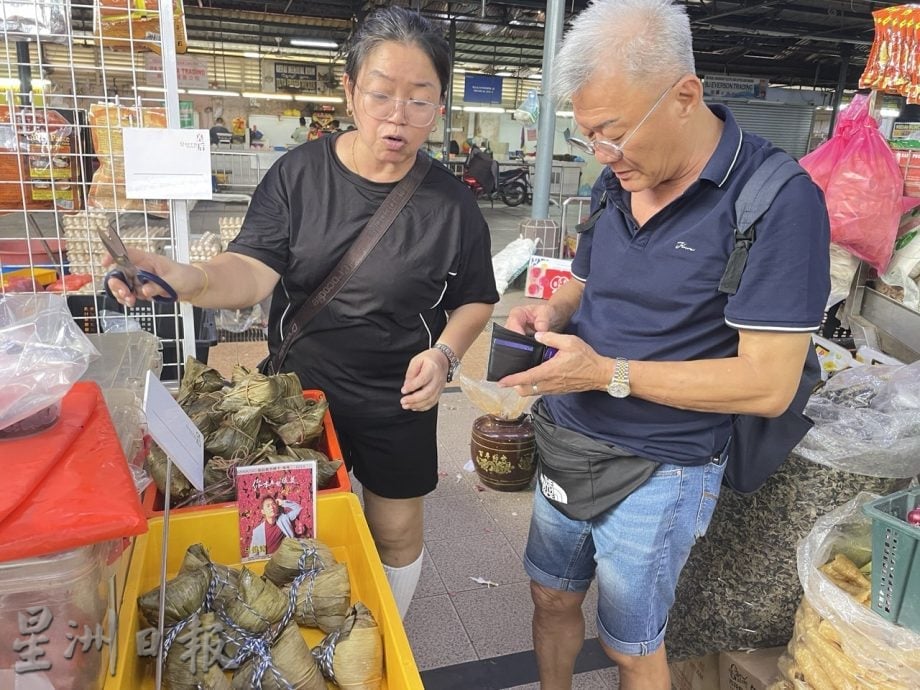 **已签发**柔:封面:特稿〡裹粽原材料价格波动不大,唯猪肉涨幅最多