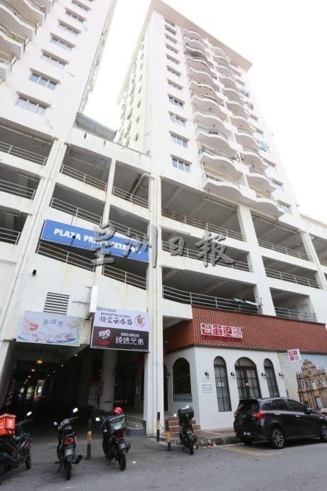 大都会（版3头）/黎正兴：排污管阻塞造成污水溢出污染环境／8图