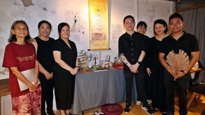 讲述妈姐与主人之间生命历程  《落叶归根》走动剧场呈献