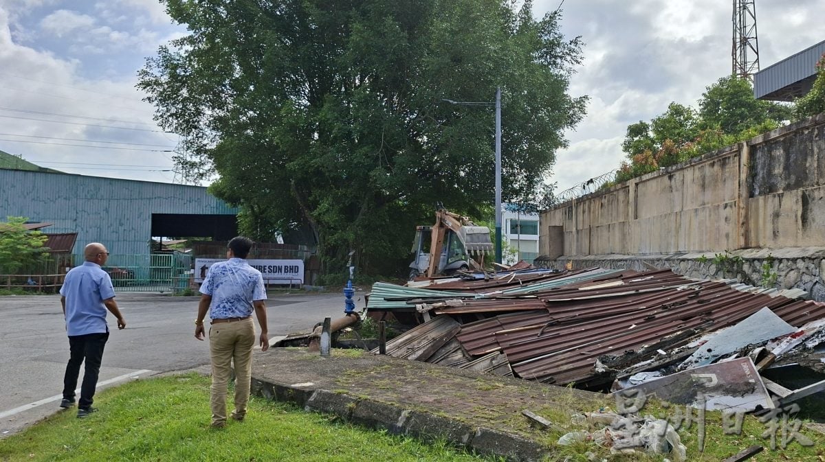 大都会/非法扩建占用泊车位多年无视警告,加影市会:“拆”/4图
