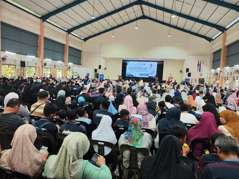 已签发 全国：柔摄政王：柔州推动柔佛民族试点学校，欢迎联邦政府也参与教育改革