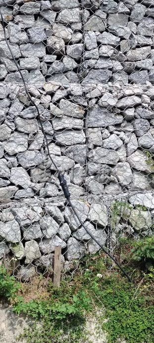 中学生攀墙捡物酿意外 家人求助市议员筹药费