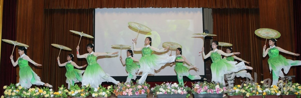 圣母华中教师节惊喜欢腾 学生听声猜老师