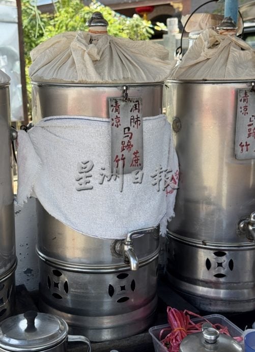 （古城封面主文）天气酷热·凉茶冰饮成消暑神器