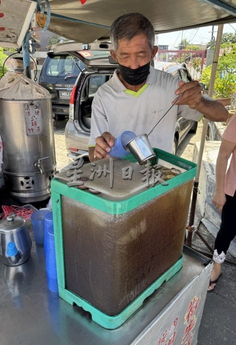 （古城封面主文）天气酷热·凉茶冰饮成消暑神器