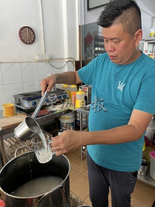 (古城封面主文)天气酷热·凉茶冰饮成消暑神器