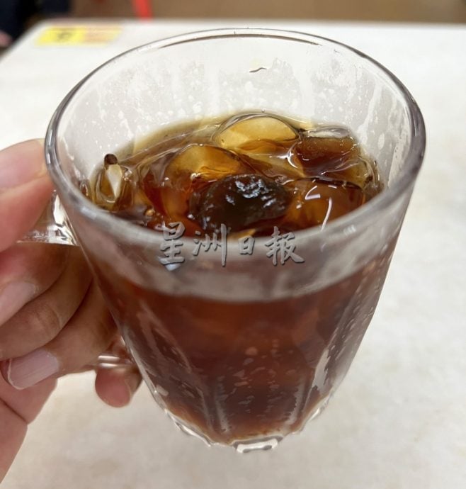 (古城封面主文)天气酷热·凉茶冰饮成消暑神器