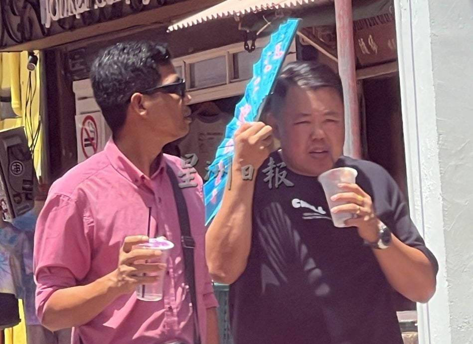 (古城封面主文)天气酷热·凉茶冰饮成消暑神器