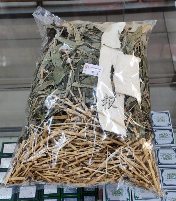 （古城封面主文）天气酷热·凉茶冰饮成消暑神器