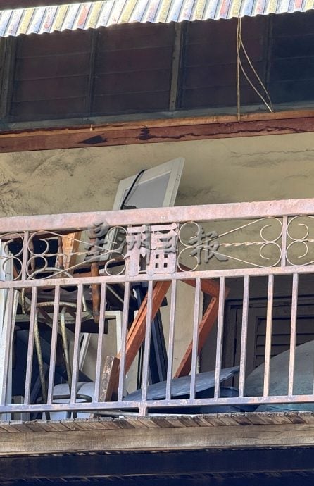（古城封底主文）《用眼睛去旅游》：吉灵街